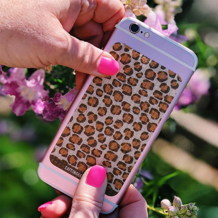 Cheetah inspired cell phone grip